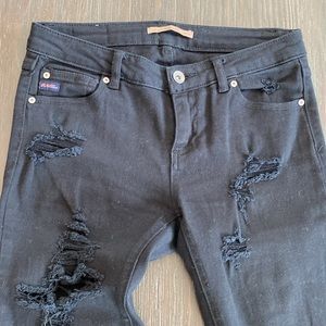Pull&Bear ladies black denim in size 26. Distressed throughout.